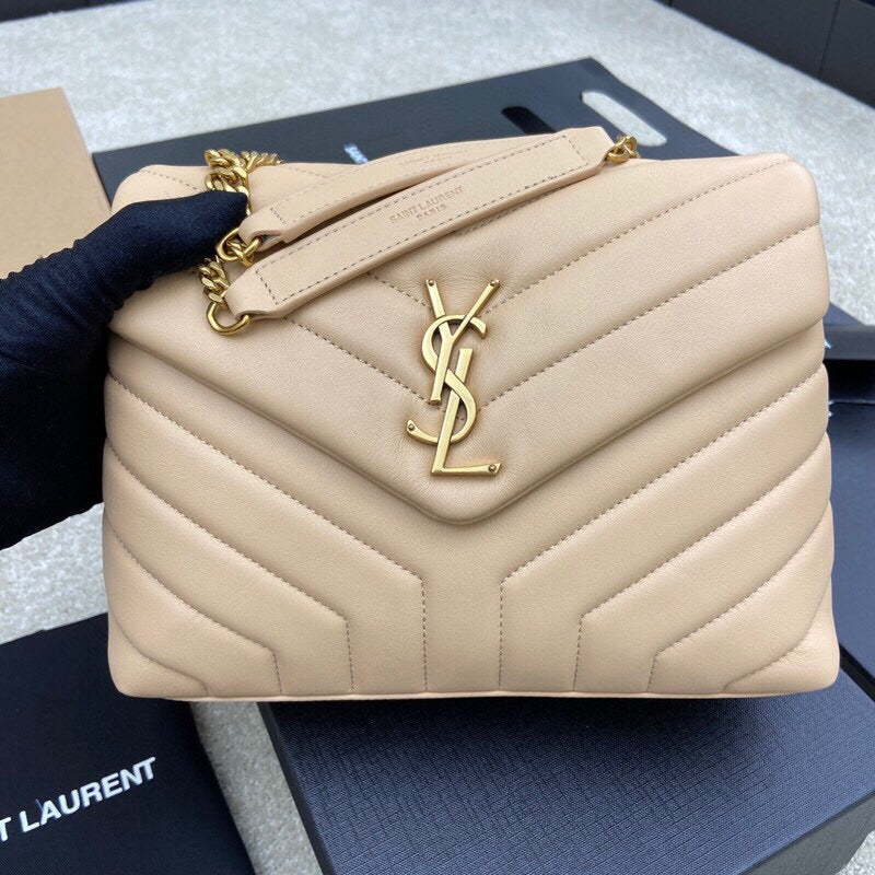 💎 Soft Beige Chevron-Stitch Leather Chain Bag 688019169